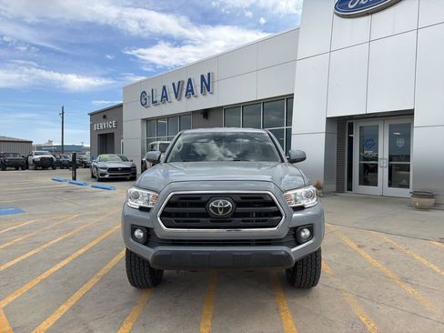 Used 2019 Toyota Tacoma SR5 w/ SR5 Appearance Package (SM) image 2
