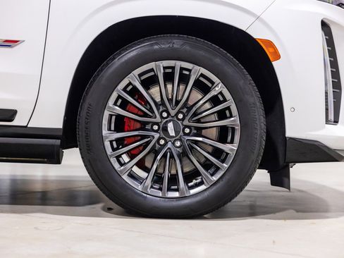 Used 2024 Cadillac Escalade V AWD/4WD image 23