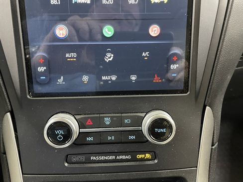 Used 2021 Ford Edge SEL image 13