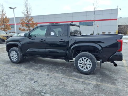 Used 2026 Toyota Tacoma SR5 image 4