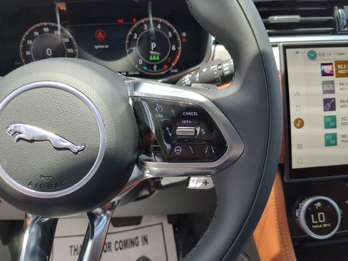 New 2026 Jaguar F-PACE R-Dynamic S image 32