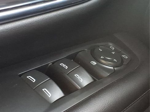 Used 2022 GMC Yukon XL SLE AWD/4WD image 16