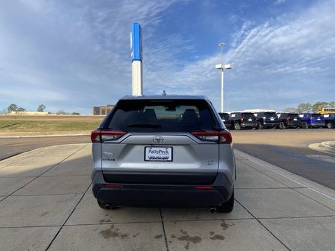 Used 2025 Toyota RAV4 LE image 9