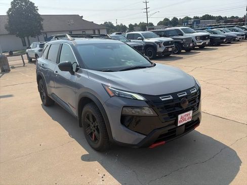 Used 2025 Nissan Rogue SV AWD/4WD image 8