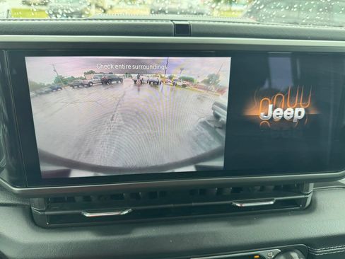 Used 2024 Jeep Wrangler Unlimited Sahara AWD/4WD image 8