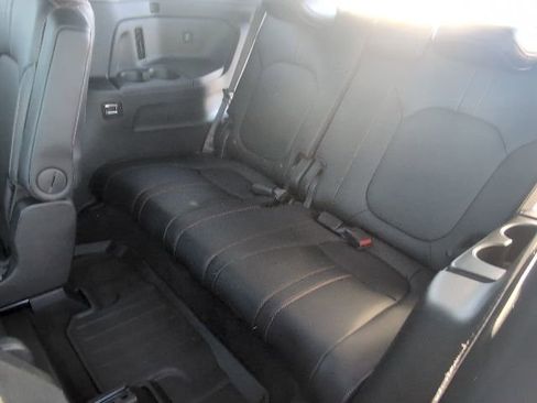 Used 2025 Honda Pilot TrailSport image 26