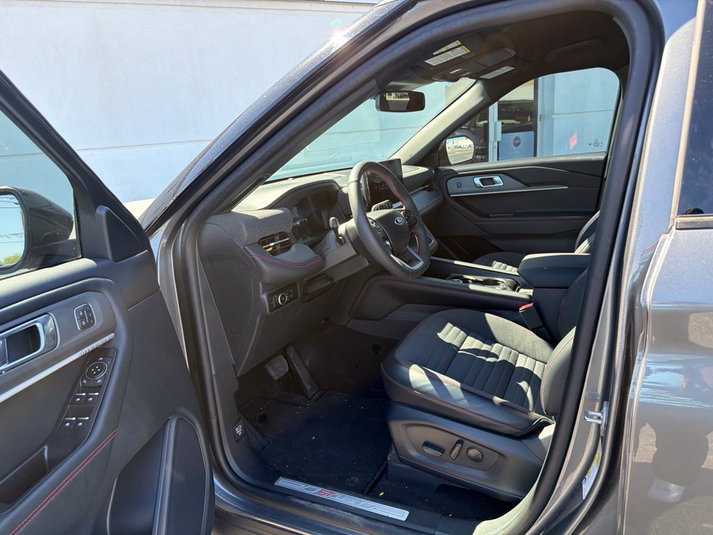 Used 2026 Ford Explorer ST-Line w/ ST-Line Street Pack RWD image 7
