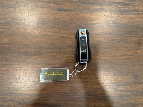 Used 2018 Porsche Panamera image 34