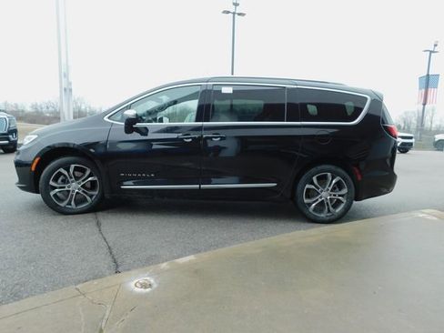 New 2026 Chrysler Pacifica Pinnacle w/ Trailer Tow Group AWD/4WD image 29