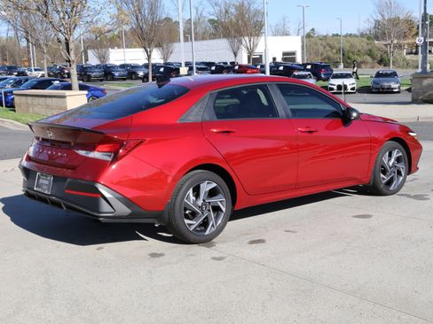 Used 2025 Hyundai Elantra Sport image 9