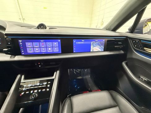 Used 2025 Porsche Macan Turbo Electric AWD/4WD image 21