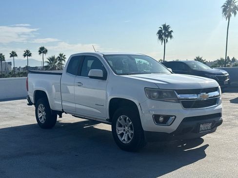 Used 2018 Chevrolet Colorado LT w/ LT Convenience Package RWD image 3