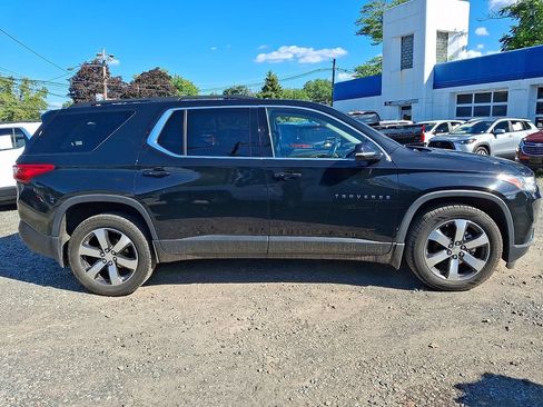 Used 2019 Chevrolet Traverse LT w/ LT Premium Package AWD/4WD image 9