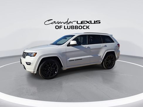 Used 2017 Jeep Grand Cherokee Altitude RWD image 5