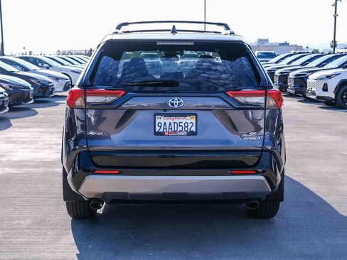 Certified 2022 Toyota RAV4 SE w/ Convenience Package AWD/4WD image 5