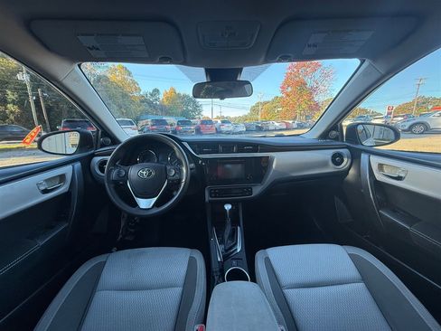 Used 2019 Toyota Corolla LE image 9