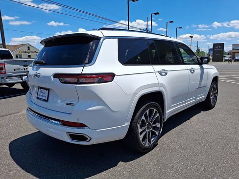 Used 2022 Jeep Grand Cherokee L Overland w/ Advanced Protech Group III AWD/4WD image 9