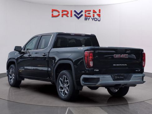 Used 2022 GMC Sierra 1500 SLE AWD/4WD image 3
