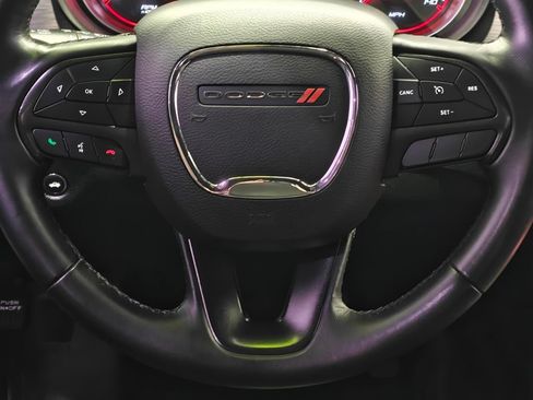 Used 2018 Dodge Charger SXT RWD image 4