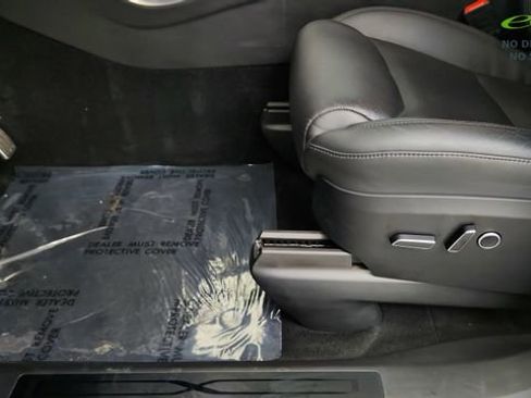 Used 2022 Tesla Model X AWD/4WD image 38