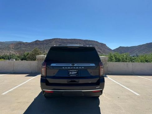 Used 2023 Chevrolet Suburban LT w/ Luxury Package AWD/4WD image 7