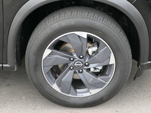 Used 2024 Nissan Rogue SV FWD image 8