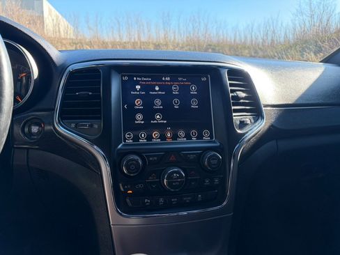 Used 2018 Jeep Grand Cherokee Altitude image 29