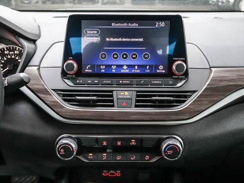 Used 2024 Nissan Altima 2.5 SV image 12