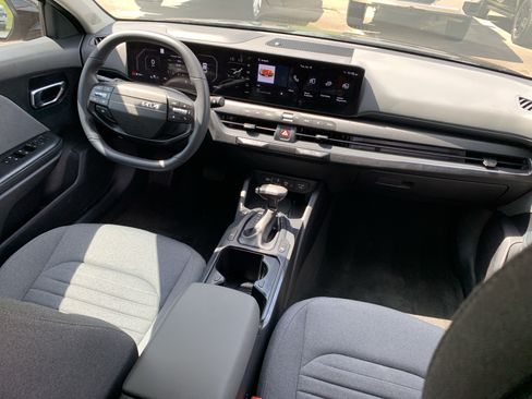 Used 2025 Kia K4 EX FWD image 27