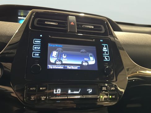 Used 2019 Toyota Prius LE w/ Preferred Accessory Package FWD image 25