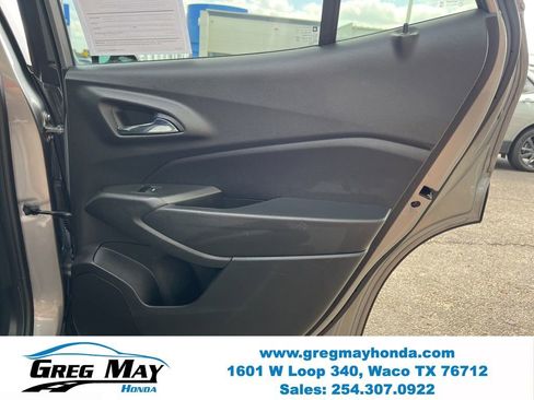 Used 2024 Chevrolet Trax RS FWD image 13