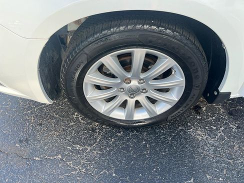Used 2012 Chrysler 200 Touring FWD image 19