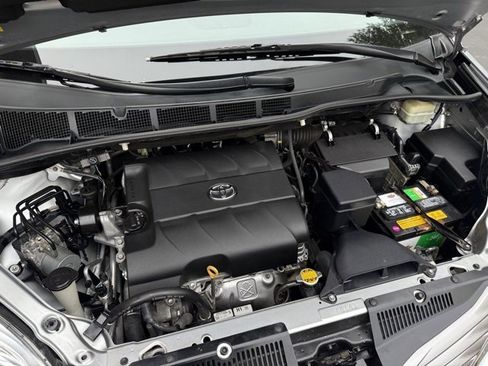 Used 2016 Toyota Sienna Limited image 33