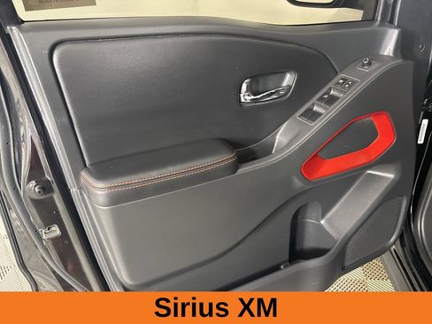 Used 2025 Nissan Frontier PRO-4X AWD/4WD image 11
