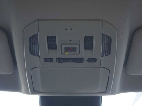Used 2020 Toyota Highlander XLE FWD image 23