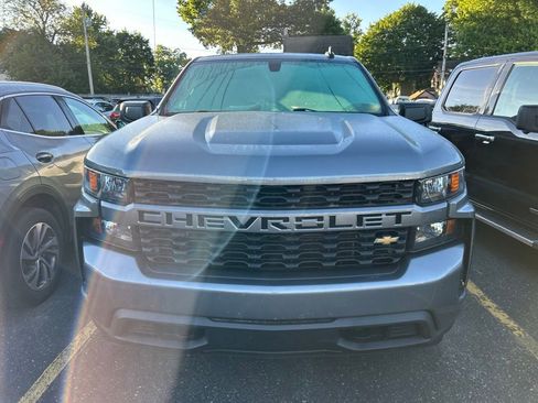 Used 2020 Chevrolet Silverado 1500 Custom w/ Custom Value Package AWD/4WD image 3
