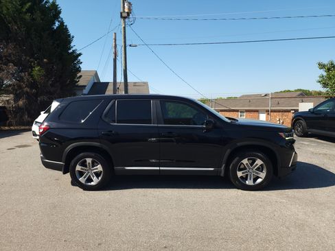 Used 2023 Honda Pilot EX-L image 3