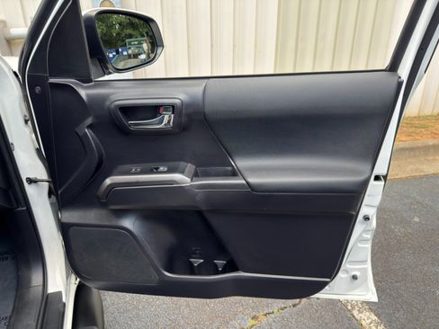 Used 2021 Toyota Tacoma TRD Sport w/ Technology Package RWD image 38