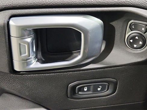 Used 2021 Jeep Wrangler Unlimited Rubicon image 17