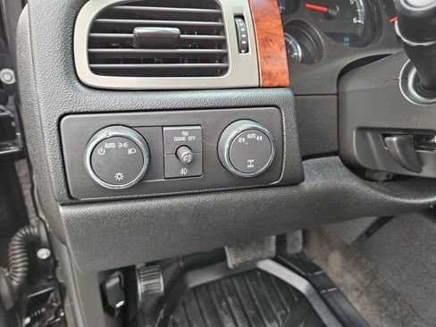 Used 2014 Chevrolet Suburban LT AWD/4WD image 19