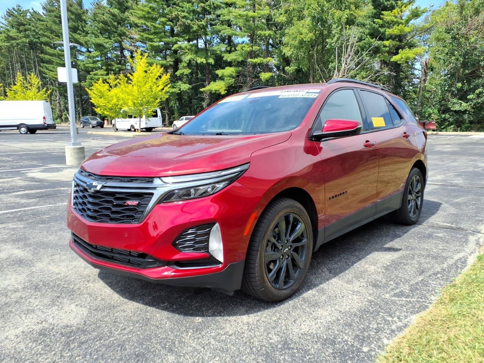 Used 2022 Chevrolet Equinox RS w/ Infotainment Package FWD image 4