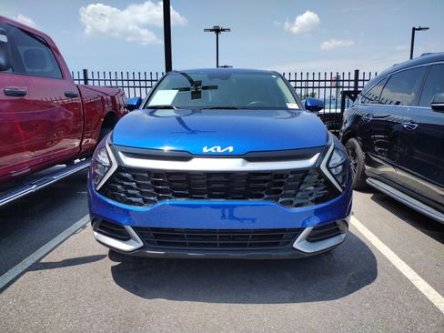 Used 2023 Kia Sportage EX FWD image 2
