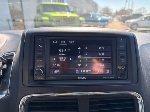 Used 2019 Dodge Grand Caravan SXT w/ Driver Convenience Group image 18