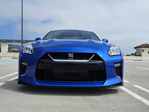 Used 2021 Nissan GT-R Premium AWD/4WD image 8