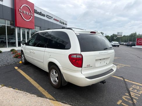 Used 2007 Dodge Grand Caravan SXT w/ Leather Interior Group FWD image 3