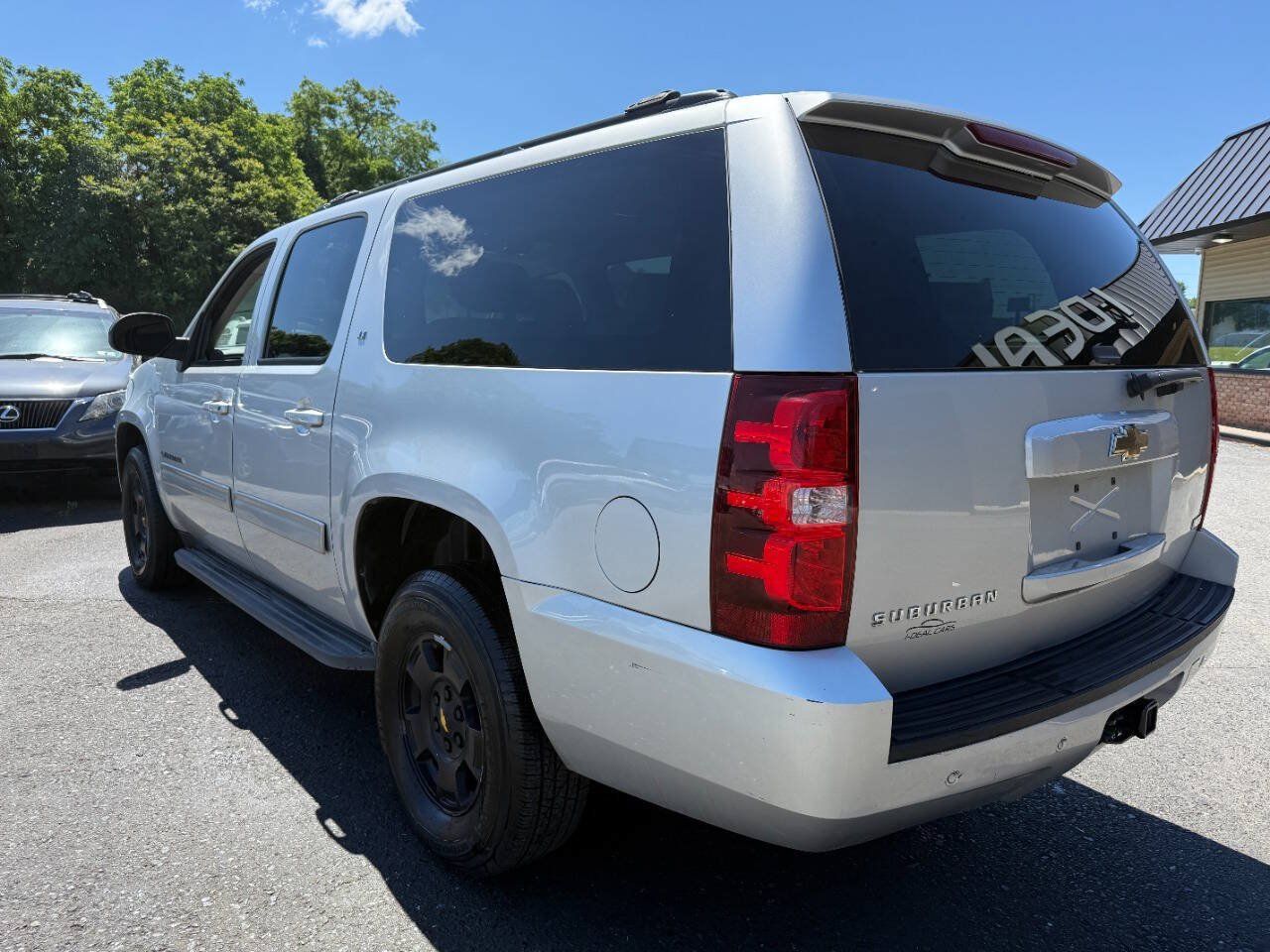 Used 2010 Chevrolet Suburban LT AWD/4WD image 7