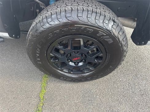 Used 2024 Toyota Tacoma TRD Off-Road image 9