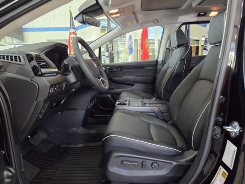 New 2026 Honda Odyssey Touring image 7