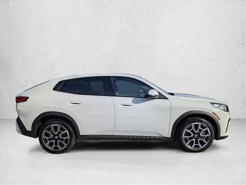 Used 2026 BMW X2 xDrive28i AWD/4WD image 4