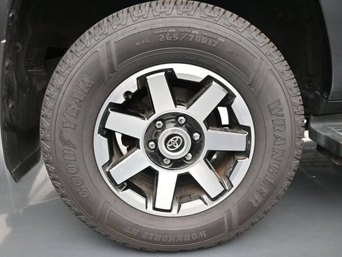 Used 2023 Toyota 4Runner TRD Off-Road Premium w/ Moonroof Package AWD/4WD image 10